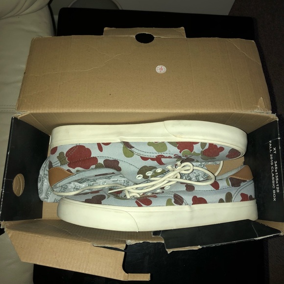 VANS - Picture 4 of 5